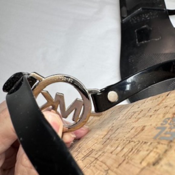 MK Thong Sandals - Picture 3 of 6